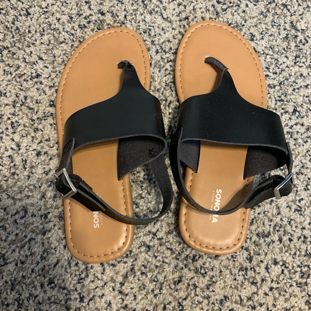 size 7 Sonoma black and tan sandals